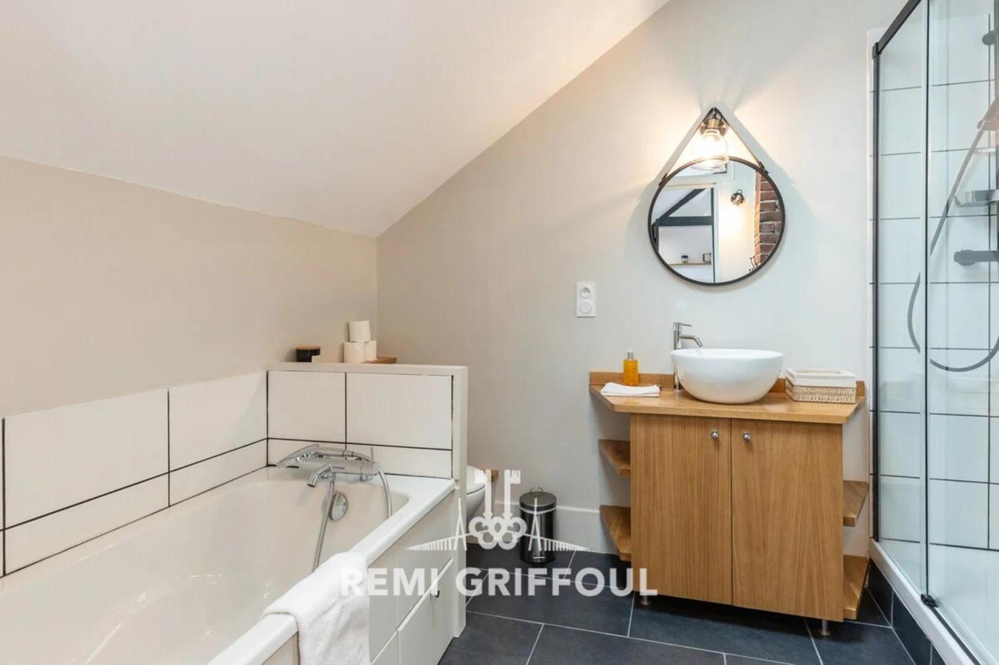 The house next door - 6 people - 3 bedrooms - 2 bathrooms Honfleur Buitenkant foto